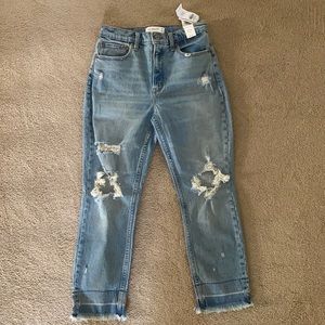 NWT Abercrombie high rise mom jeans 26p med wash